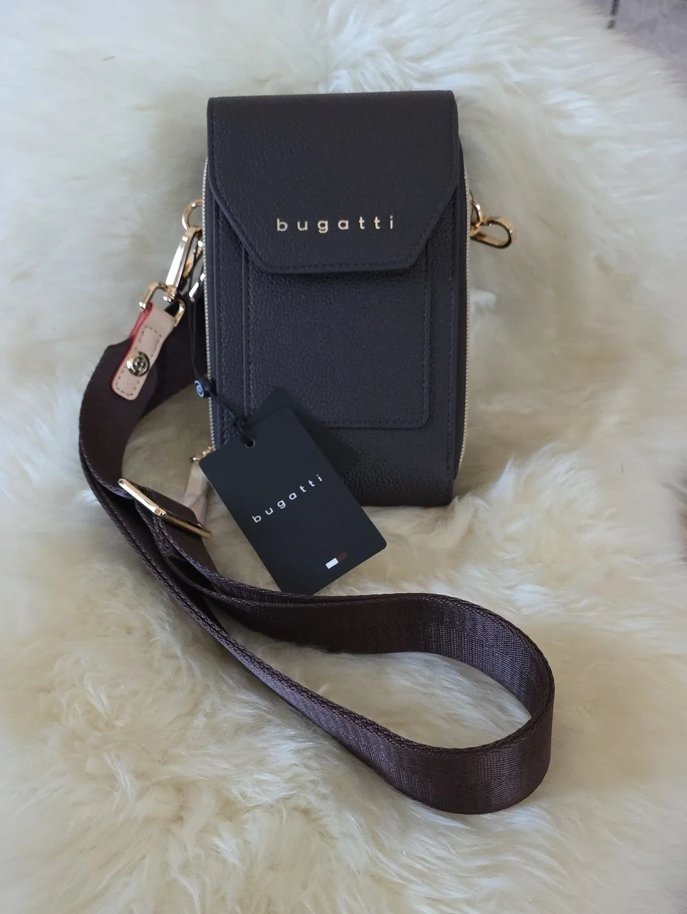 Beautiful NWT Bugatti Chocolate Brown N/S Phone Crossbody Bag 🤎🍫💛🎁